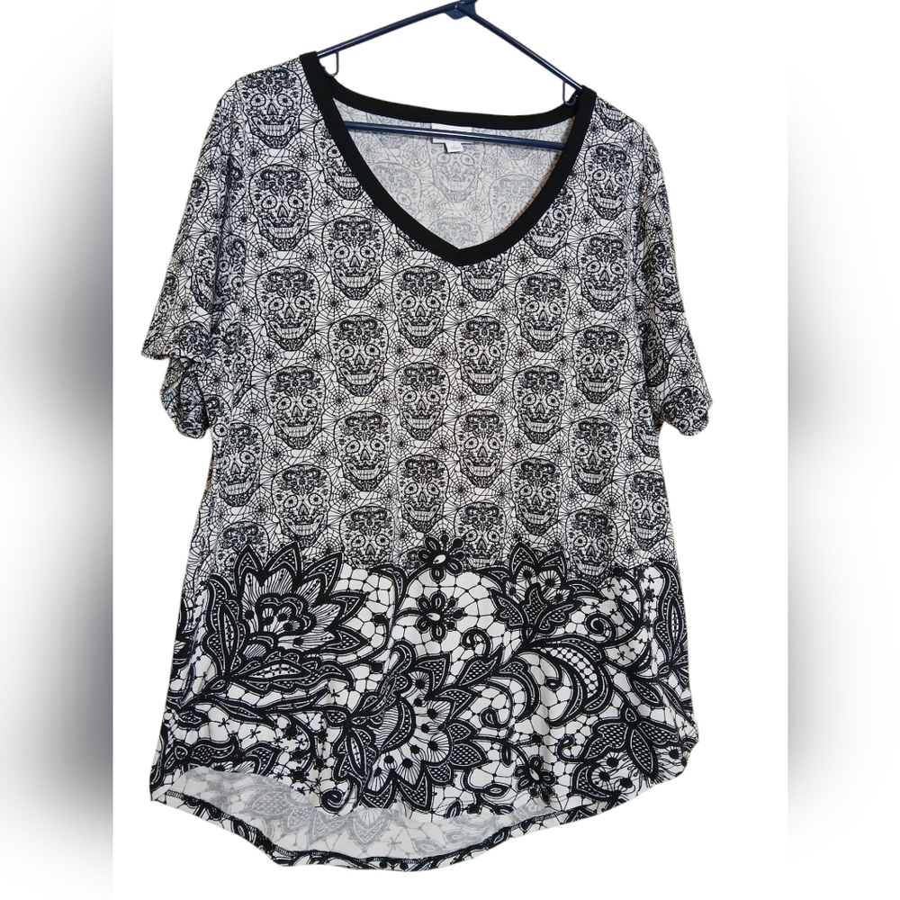 Lularoe Iris Halloween Skull  blouse women’s size large